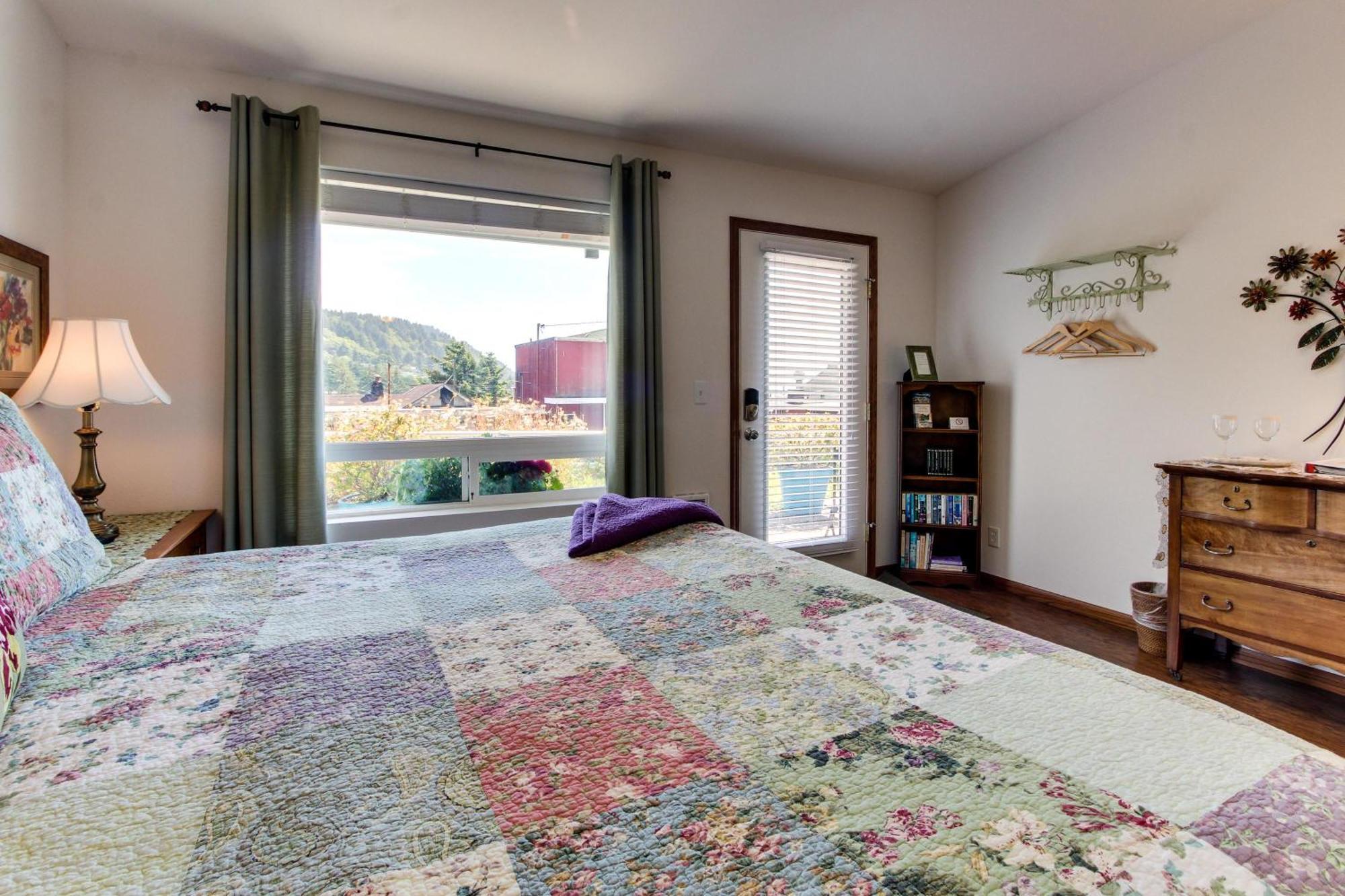 Ocean Cove Inn Yachats Ruang foto
