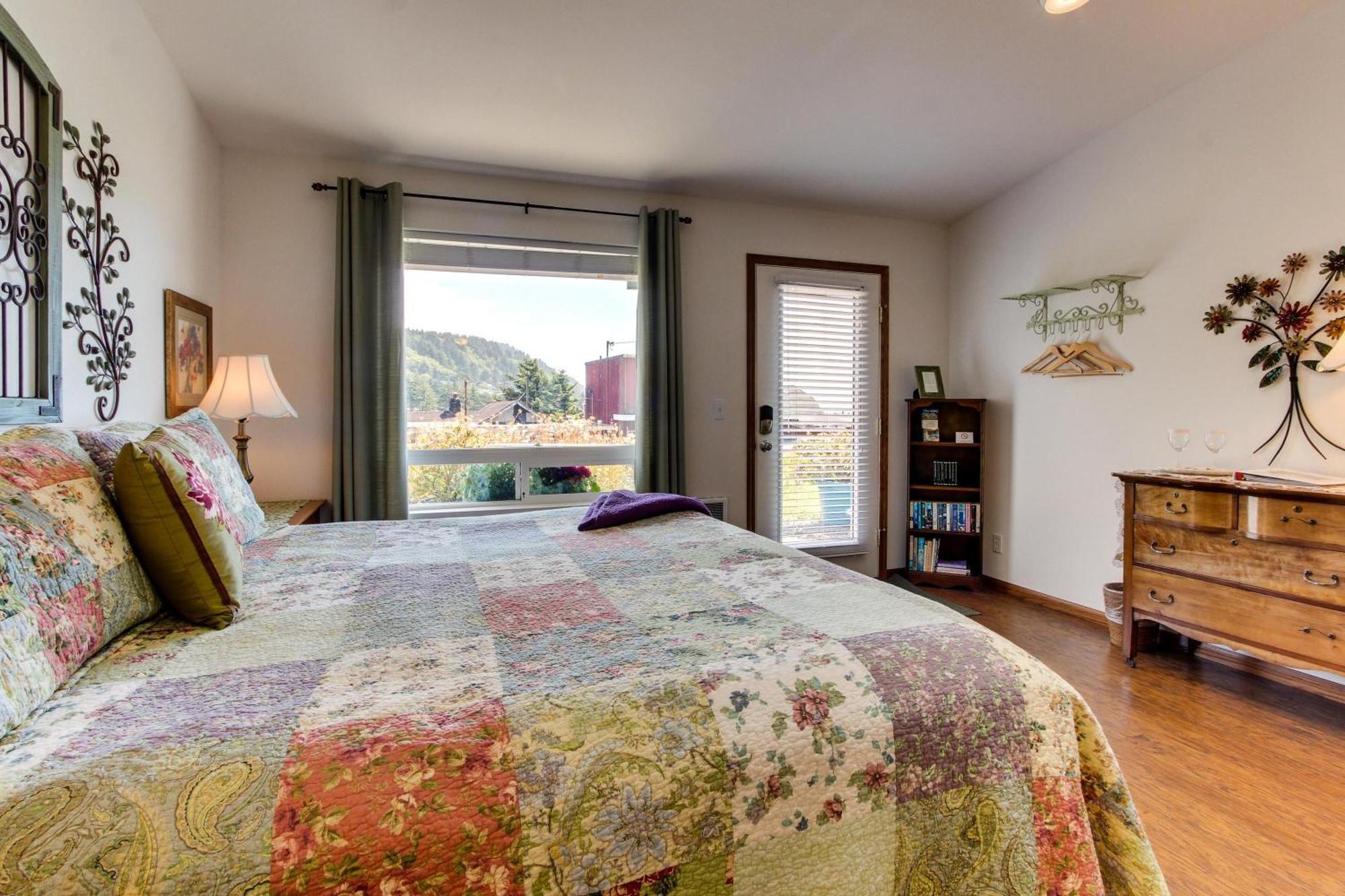 Ocean Cove Inn Yachats Ruang foto