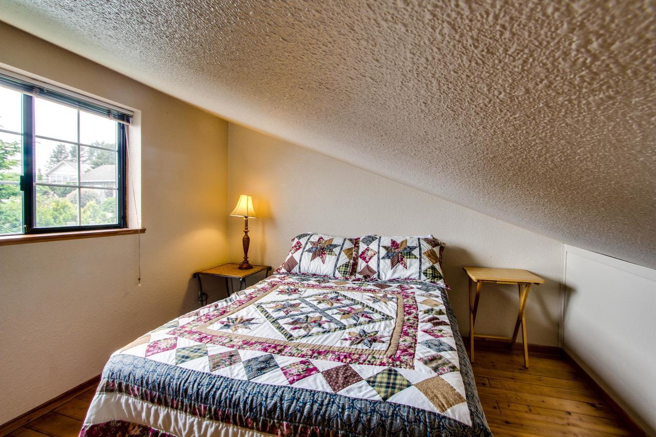 Ocean Cove Inn Yachats Bagian luar foto
