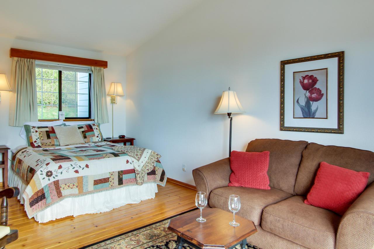 Ocean Cove Inn Yachats Bagian luar foto