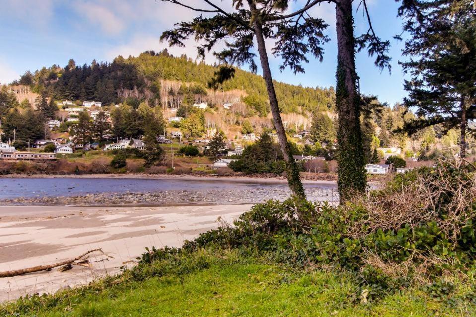 Ocean Cove Inn Yachats Bagian luar foto